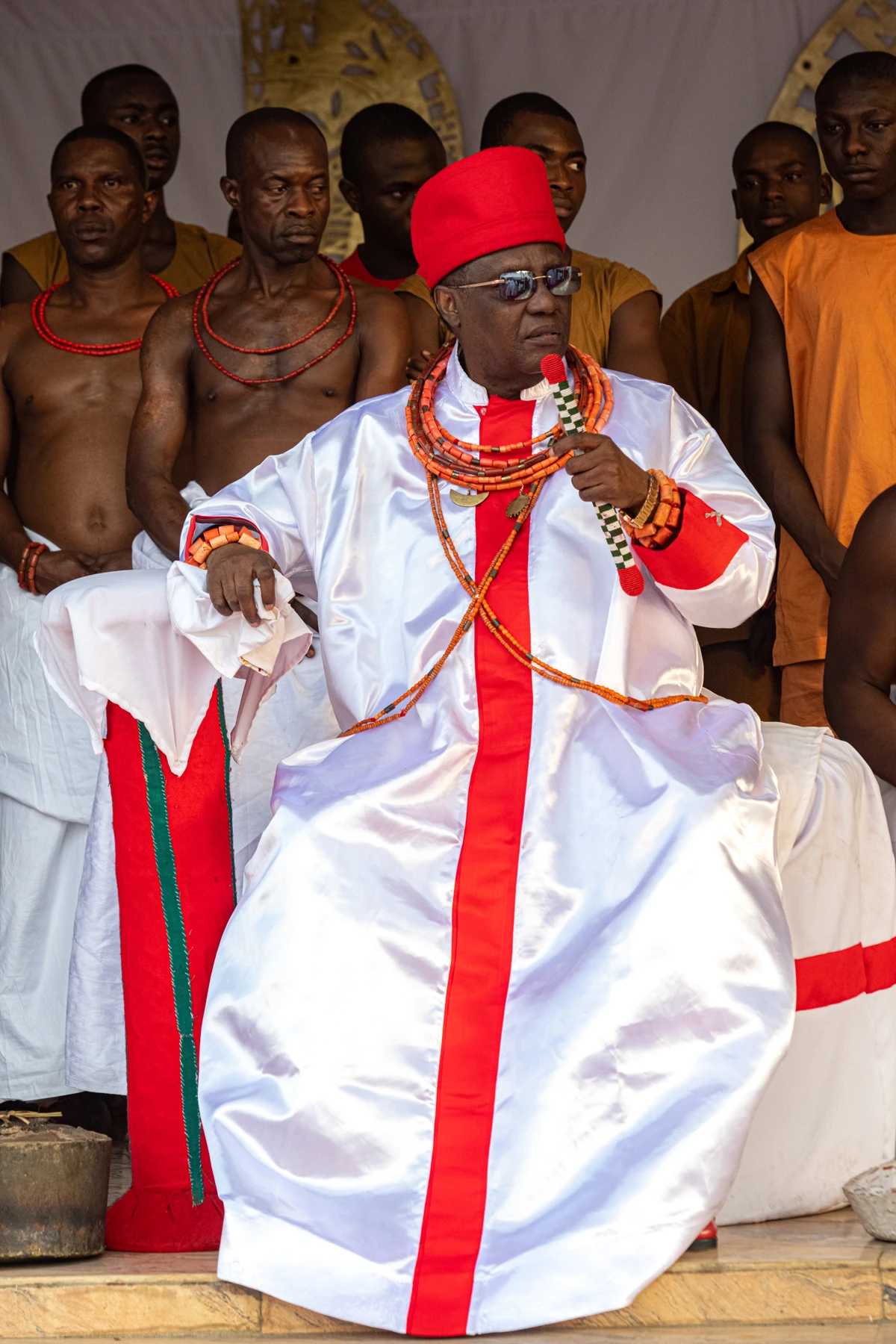 Ọba Ewuare II — Ọba of Benin, seated in royal regalia